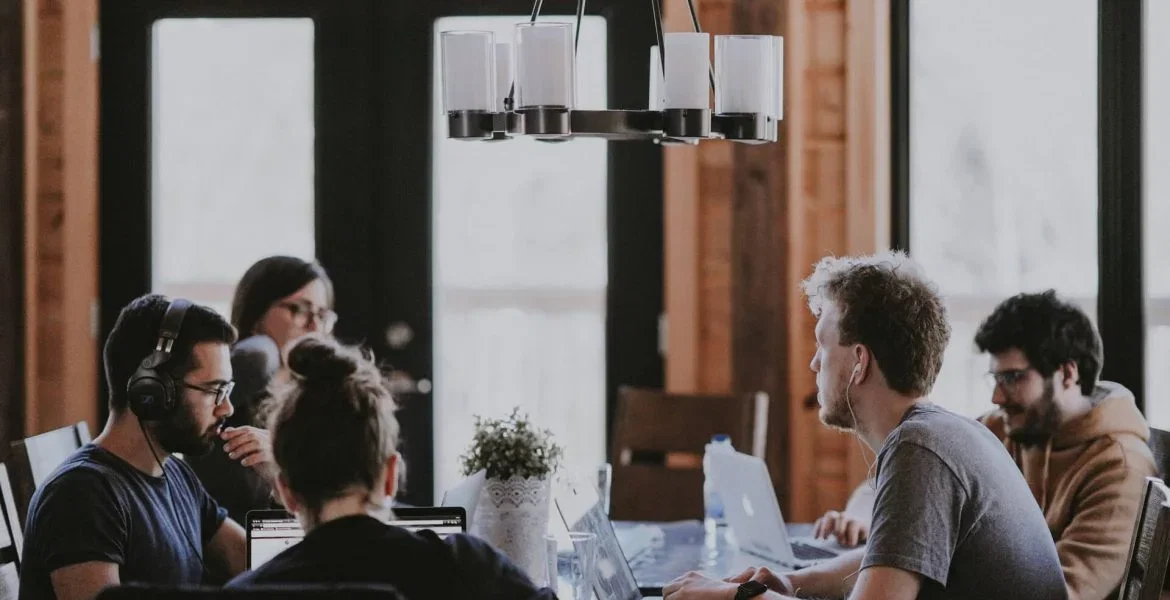 Critères pour choisir un ERP adapté à une entreprise industrielle